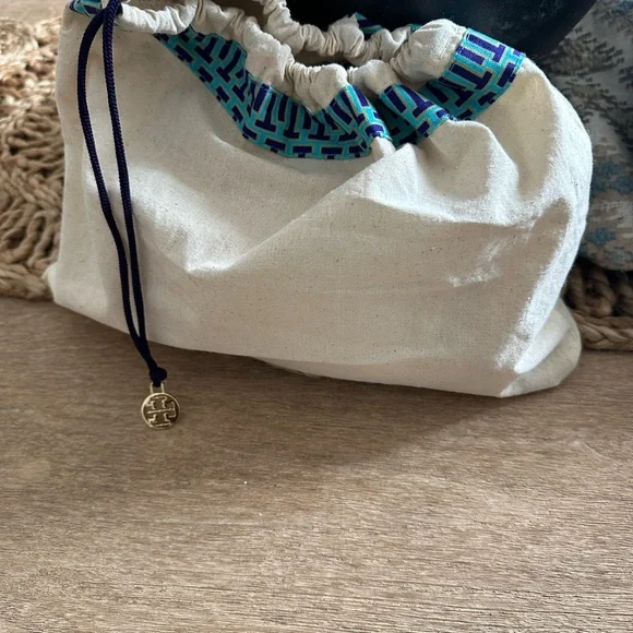 Tory Burch Small Convertible Raffia Bag - Picture 10 of 10